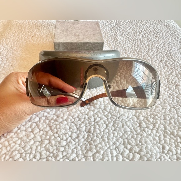Authentic Prada sunglasses - Picture 6 of 7